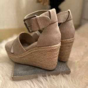 Universal Thread Women's Light Grey Caroline Wedge Sandals 8.5